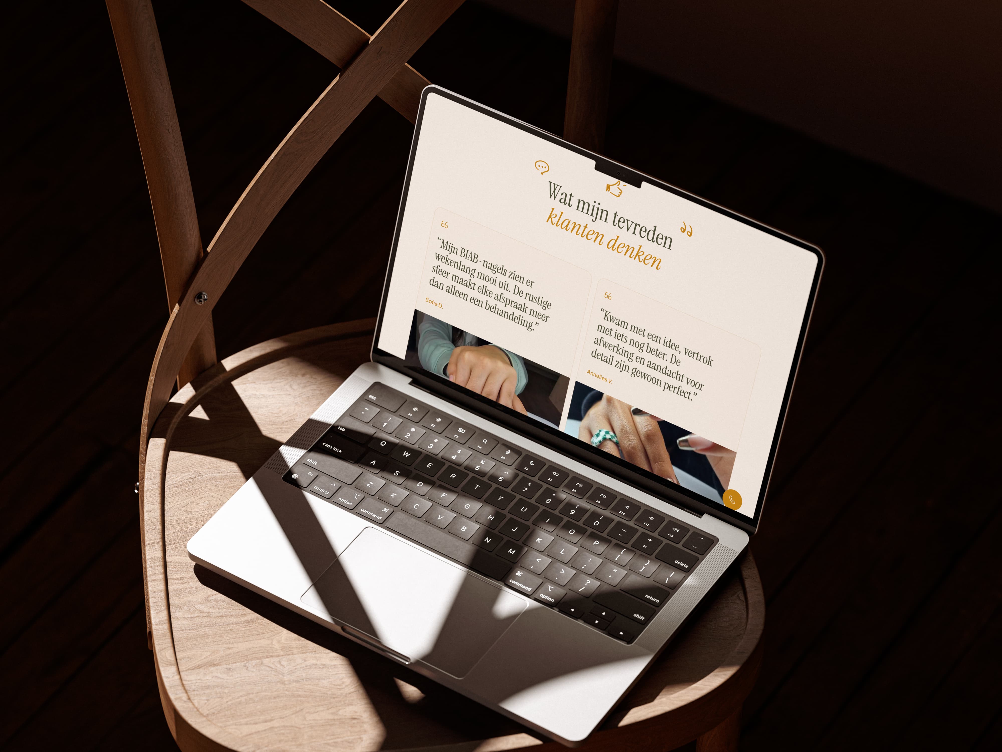 Customer reviews section of the Mani Moment website showcasing the responsive web design.